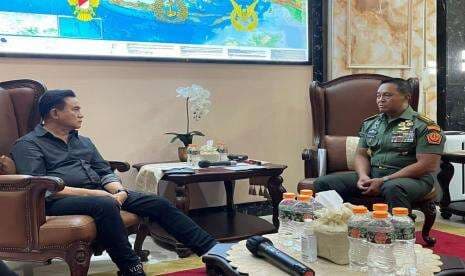 Yusril Diskusikan Masalah Pertanahan Bersama Panglima TNI
