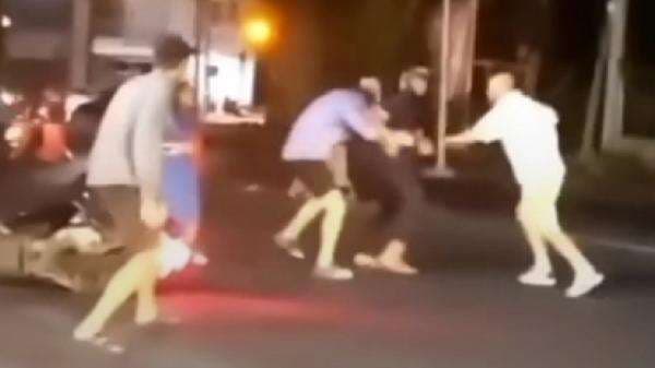 Viral Video Rombongan Bule Adu Jotos di Bali, Ada Satu Perempuan Viral Video Rombongan Bule Adu Jotos di Bali, Ada Satu Perempuan