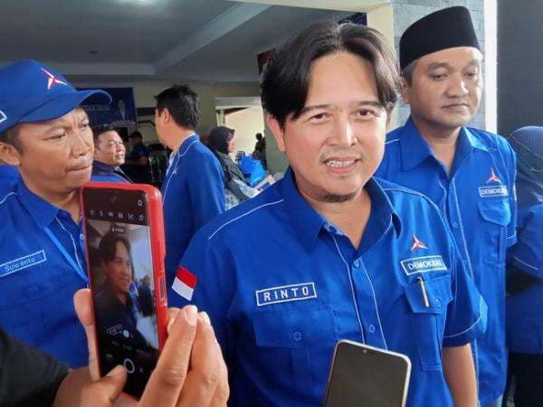 Ketua DPW Partai Demokrat Jateng Rinto Subekti Tantang Putra Bupati Petahana di Pilkada Karanganyar Ketua DPW Partai Demokrat Jateng Rinto Subekti Tantang Putra Bupati Petahana di Pilkada Karanganyar