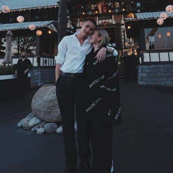 4 Daftar Artis Pacaran dengan Pria yang Lebih Muda, Nomor 2 Beda Usia 13 Tahun 4 Daftar Artis Pacaran dengan Pria yang Lebih Muda, Nomor 2 Beda Usia 13 Tahun