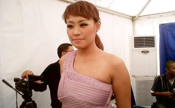 Pinkan Mambo Beri Klarifikasi Video Viral Nyanyi Sambil Tiduran Hingga Area Sensitifnya Kelihatan Pinkan Mambo Beri Klarifikasi Video Viral Nyanyi Sambil Tiduran Hingga Area Sensitifnya Kelihatan