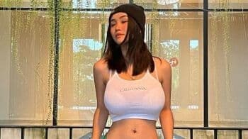 Anastasya Khosasih Berpose Pakai Crop Top Putih Transparan, Body Montok Bikin Salfok! Anastasya Khosasih Berpose Pakai Crop Top Putih Transparan, Body Montok Bikin Salfok!