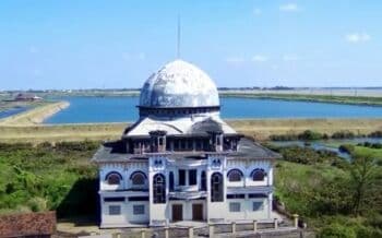 Masjid Baitul Hamdi, Saksi Bisu Keganasan Lumpur Panas di Porong Sidoarjo Masjid Baitul Hamdi, Saksi Bisu Keganasan Lumpur Panas di Porong Sidoarjo