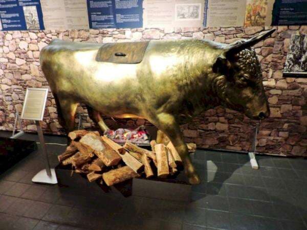 The Brazen Bull, Alat Penyiksaan Paling Sadis yang Memangang Tuannya Sendiri The Brazen Bull, Alat Penyiksaan Paling Sadis yang Memangang Tuannya Sendiri