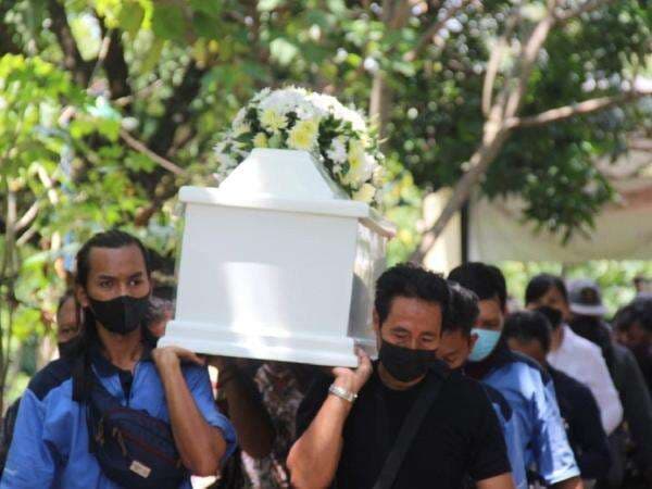 Jadi Korban Pembunuhan, PNS ini Dimakamkan Tanpa Kepala Jadi Korban Pembunuhan, PNS ini Dimakamkan Tanpa Kepala