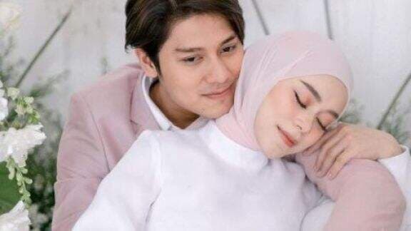 Rizky Billar Ungkap Alasan Pilih Lesti Kejora Sebagai Istri: Gue Butuh Pasangan yang Nggak... Rizky Billar Ungkap Alasan Pilih Lesti Kejora Sebagai Istri: Gue Butuh Pasangan yang Nggak...