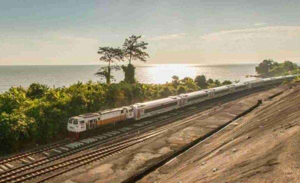 Dulu Kereta Api Identik dengan Gerbong Rusak, Kakus Bau busuk, dan Sarang Copet, Kini? Dulu Kereta Api Identik dengan Gerbong Rusak, Kakus Bau busuk, dan Sarang Copet, Kini?