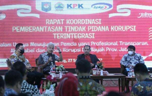 OTT KPK Marak di Jawa Tengah, Peringatan Ganjar Tegas! OTT KPK Marak di Jawa Tengah, Peringatan Ganjar Tegas!