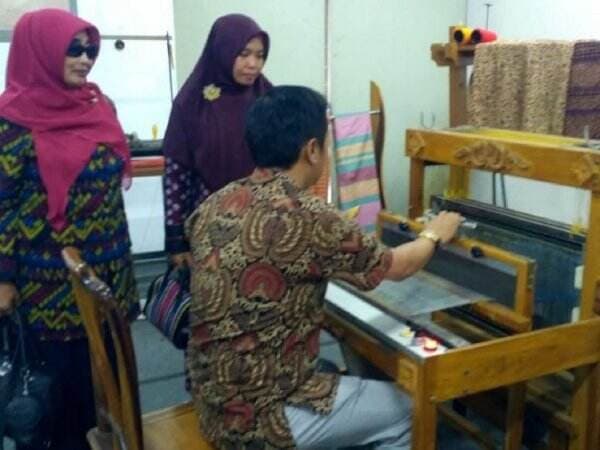 NTB Belajar Pengembangan Busana Muslim di Bandung