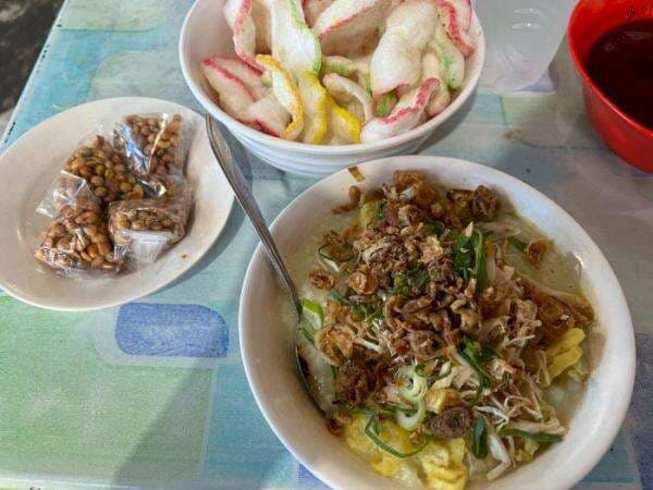 Digemari Warga Makassar, Bubur Ayam Mbak Sri Habiskan 60 Kg Beras Sehari Digemari Warga Makassar, Bubur Ayam Mbak Sri Habiskan 60 Kg Beras Sehari