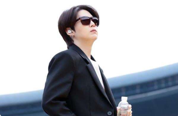 Suga BTS Bertemu dan Bertukar Souvenir Dengan Bintang NBA Stephen Curry Suga BTS Bertemu dan Bertukar Souvenir Dengan Bintang NBA Stephen Curry