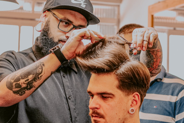 14 Rekomendasi Gaya Rambut Pria Indonesia yang Mudah Diatur 14 Rekomendasi Gaya Rambut Pria Indonesia yang Mudah Diatur