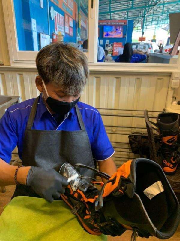 Satria Shoes Wash, Solusi Anda Untuk Bersihkan Sepatu “Dijamin Tokcer” Satria Shoes Wash, Solusi Anda Untuk Bersihkan Sepatu “Dijamin Tokcer”