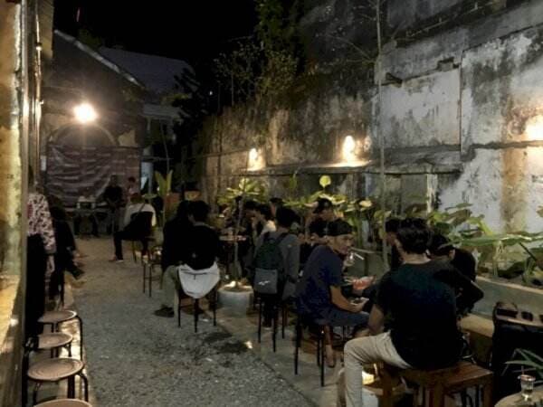 Rekomendasi Kafe Outdoor di Makassar, Berkonsep Rumah Tua Eropa yang Nyaman