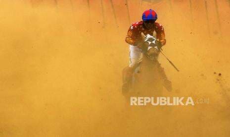 In Picture: Pacuan Kuda Tradisional di Pacuan Kuda Cibogo Sumedang In Picture: Pacuan Kuda Tradisional di Pacuan Kuda Cibogo Sumedang