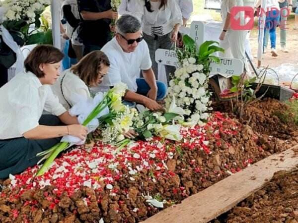 Di Hari Pemakaman, Gading Ungkap Kenangan Masa Kecil Bersama Sang Ibunda