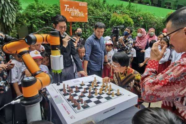 SARI Teknologi Luncurkan Robot MIRA, Robot Catur Pertama di Indonesia SARI Teknologi Luncurkan Robot MIRA, Robot Catur Pertama di Indonesia