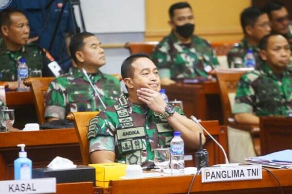 Anggota TNI Langgar SOP di Kanjuruhan, Andika: Itu Bukan Membela Diri!