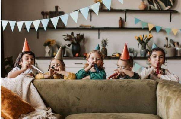 11 Contoh Undangan Ulang Tahun dengan Konsep Unik 11 Contoh Undangan Ulang Tahun dengan Konsep Unik