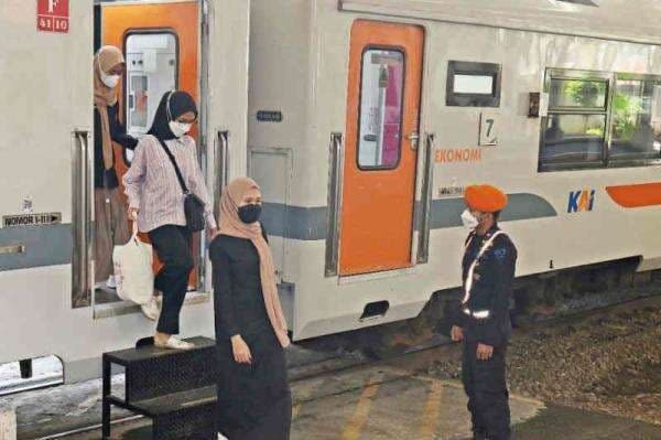 Jadwal dan Harga Tiket Kereta Api Malabar Kelas Ekonomi Bandung - Malang Jadwal dan Harga Tiket Kereta Api Malabar Kelas Ekonomi Bandung - Malang