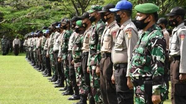 Polisi Jilat Kue Hut TNI, Kapolda Papua Barat Minta Maaf Kepada Pangdam