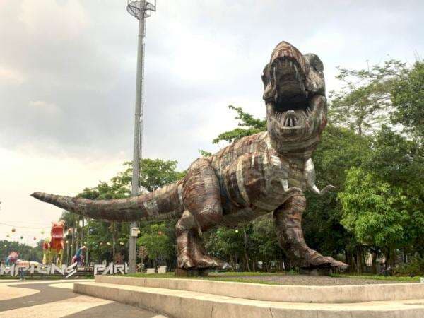 Rawrrr! Yuk Ajak Si Kecil Lihat Dinosaurus di Lapangan Tegalega Bandung! Rawrrr! Yuk Ajak Si Kecil Lihat Dinosaurus di Lapangan Tegalega Bandung!