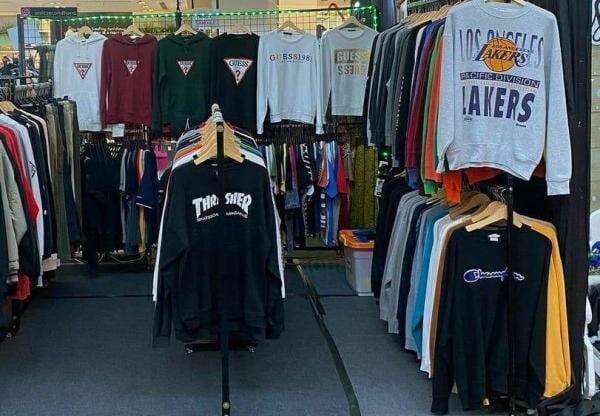 Beli Baju Bekas Tapi Pengen Dapat Kualitas Mewah di Thrift Shop? Begini Tipsnya Beli Baju Bekas Tapi Pengen Dapat Kualitas Mewah di Thrift Shop? Begini Tipsnya