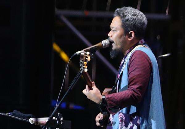 Is Menolak Kembali ke Payung Teduh Is Menolak Kembali ke Payung Teduh