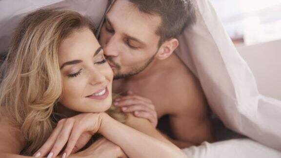 Chemistry Seksualnya ‘Sefrekuensi’, 4 Zodiak Wanita Disebut Ini Paling Bisa Mengimbangi Gairah Pria Pisces di Ranjang, Kamu Bukan? Chemistry Seksualnya ‘Sefrekuensi’, 4 Zodiak Wanita Disebut Ini Paling Bisa Mengimbangi Gairah Pria Pisces di Ranjang, Kamu Bukan?