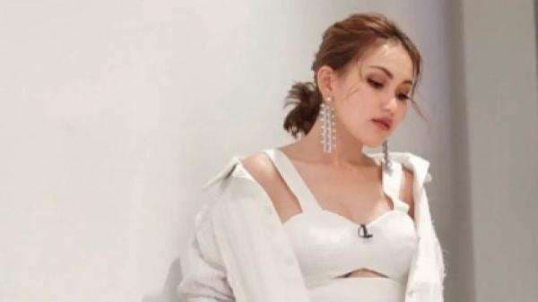 Ayu Ting Ting Beber Hubungan dengan Victor Agustino, Ada Apa? Ayu Ting Ting Beber Hubungan dengan Victor Agustino, Ada Apa?