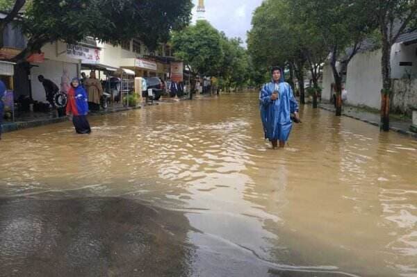 Banjir Bandang Rendam Ratusan Rumah di Pacitan