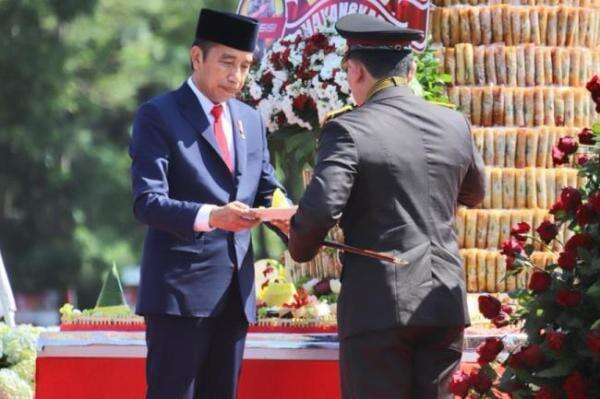 Jokowi Panggil Pejabat Polri, Tidak Boleh Bawa Topi dan Tongkat Komando Jokowi Panggil Pejabat Polri, Tidak Boleh Bawa Topi dan Tongkat Komando