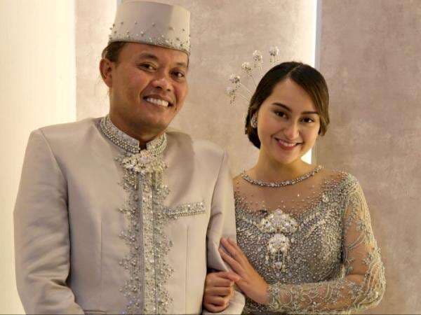 Sule Semringah Pamer Pakai Baju Pengantin sama Memes Prameswari: Semoga Langgeng Sule Semringah Pamer Pakai Baju Pengantin sama Memes Prameswari: Semoga Langgeng