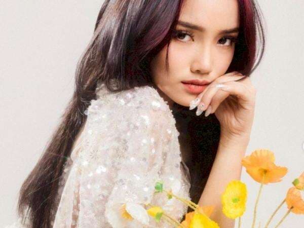 Gaya Fuji Photoshoot Pamer Rambut Panjang Jadi Sorotan Netizen: Selalu Ber-damage! Gaya Fuji Photoshoot Pamer Rambut Panjang Jadi Sorotan Netizen: Selalu Ber-damage!