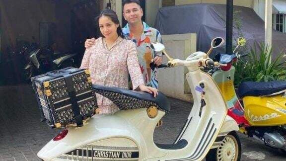 Nagita Slavina Keciduk Lepas Cincin Nikah, Keadaan Rumah Tangga Dipertanyakan, Raffi Ahmad Langsung Klarifikasi: yang Paling Penting... Nagita Slavina Keciduk Lepas Cincin Nikah, Keadaan Rumah Tangga Dipertanyakan, Raffi Ahmad Langsung Klarifikasi: yang Paling Penting...