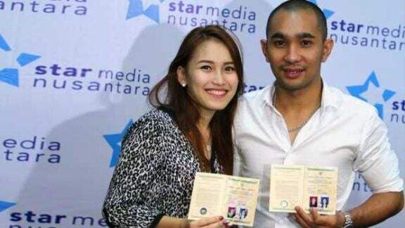 Nikah Cuma Bertahan 20 Hari, Terkuak Awal Mula Ayu Ting Ting Kenal dengan Enji Baskoro hingga Isu Hamil Duluan, Ternyata Dijodohkan Sama... Nikah Cuma Bertahan 20 Hari, Terkuak Awal Mula Ayu Ting Ting Kenal dengan Enji Baskoro hingga Isu Hamil Duluan, Ternyata Dijodohkan Sama...