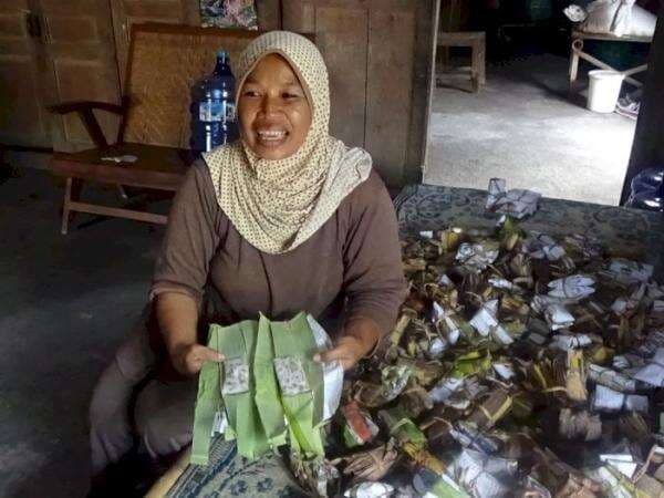 Keluarga ini Setia Menggeluti Usaha Jadul Membuat 'Tempe Benguk', Gen Z Pasti Gak Tahu! Keluarga ini Setia Menggeluti Usaha Jadul Membuat 'Tempe Benguk', Gen Z Pasti Gak Tahu!