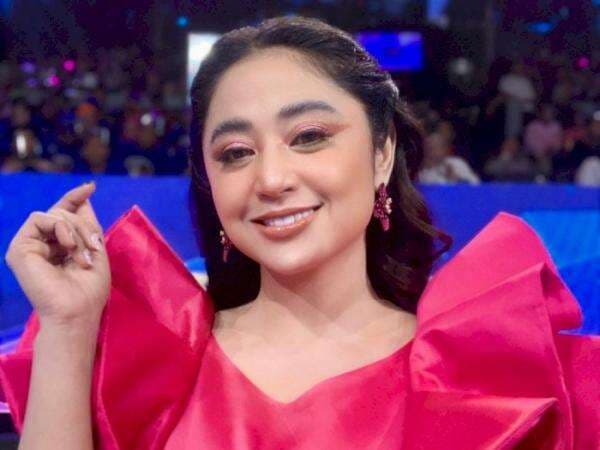 Murka Disebut Lonte, Dewi Perssik Cari Fans Lesti Kejora Berhadiah Rp100 Juta Murka Disebut Lonte, Dewi Perssik Cari Fans Lesti Kejora Berhadiah Rp100 Juta