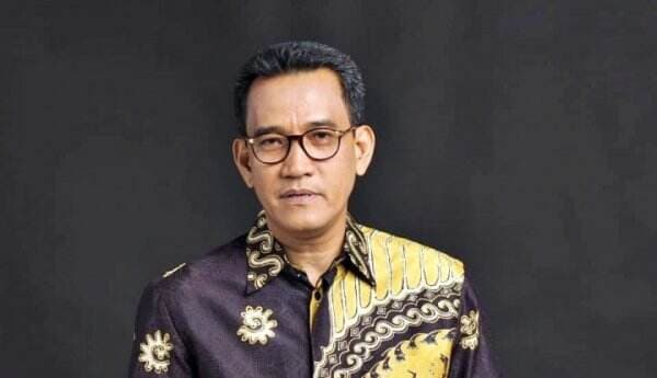 Kalaupun Gugatan &#39;Ijazah Palsu&#39; Jokowi Tetap Dilanjutkan, Refly Harun Nggak Yakin Saksi Bakal Datang: Sama Seperti Pemilu, Ketika Prabowo…