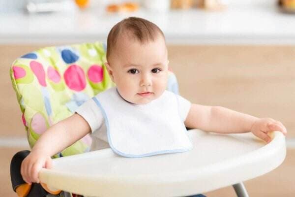3 Rekomendasi Kursi Makan Bayi Berkualitas dengan Harga di Bawah Rp 1 juta