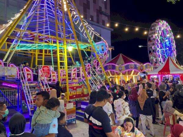 Anti Mainstream, Pasar Malam di Ponorogo Ini Digelar di dalam Mal! Anti Mainstream, Pasar Malam di Ponorogo Ini Digelar di dalam Mal!