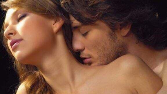 4 Cara Mencium Leher Wanita yang Bikin Mendesah Keenakan, Mulai dengan Kecupan Ringan hingga... 4 Cara Mencium Leher Wanita yang Bikin Mendesah Keenakan, Mulai dengan Kecupan Ringan hingga...