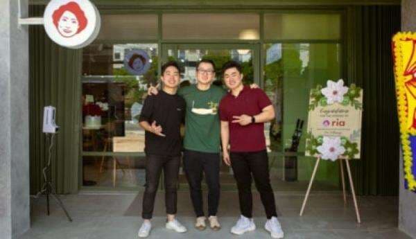 Ria Ayam Penyet Resmi Buka Restoran Flagship Pertama dan Terbesar di Indonesia Ria Ayam Penyet Resmi Buka Restoran Flagship Pertama dan Terbesar di Indonesia