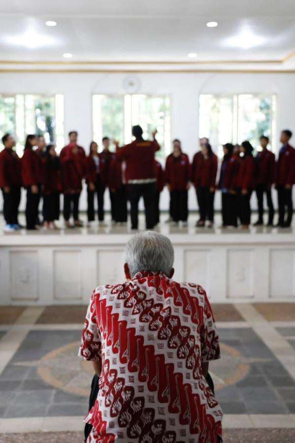 Puji Paduan Suara Undip Borong Piala Di Busan Choral Festival and Competition Ganjar Pranowo Anak Bangsa Berprestasi Dan Bukan Kaleng Kaleng Puji Paduan Suara Undip Borong Piala Di Busan Choral Festival and Competition Ganjar Pranowo Anak Bangsa Berprestasi Dan Bukan Kaleng Kaleng
