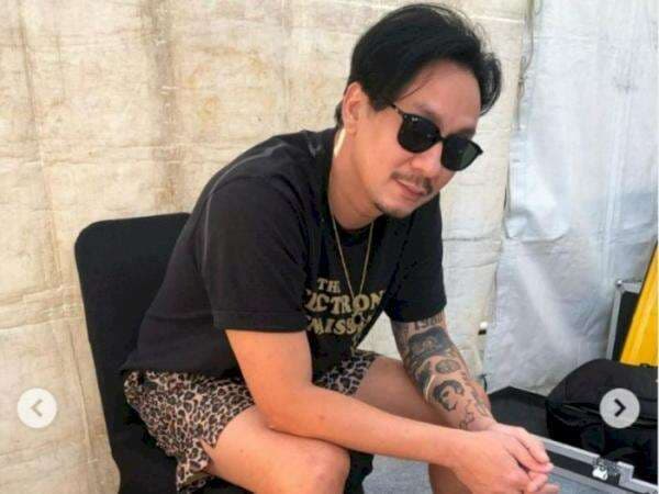 Vincent Rompies Pakai Celana Loreng-loreng Leopard, Netizen: Om-om Menolak Tua! Vincent Rompies Pakai Celana Loreng-loreng Leopard, Netizen: Om-om Menolak Tua!