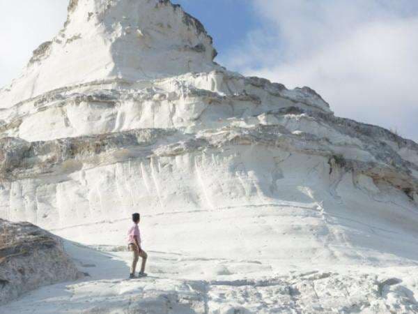 NTT Punya Bukit Salju yang Gak Kalah Indah Sama Pegunungan Alpen, Nampak Dingin Padahal... NTT Punya Bukit Salju yang Gak Kalah Indah Sama Pegunungan Alpen, Nampak Dingin Padahal...