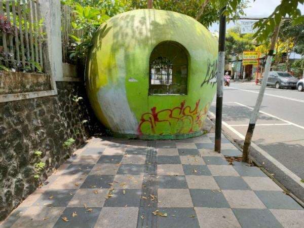 Awas! Jalur Guiding Block di Kota Ini Membahayakan Penggunanya, Pembangunannya Sia-sia! Awas! Jalur Guiding Block di Kota Ini Membahayakan Penggunanya, Pembangunannya Sia-sia!