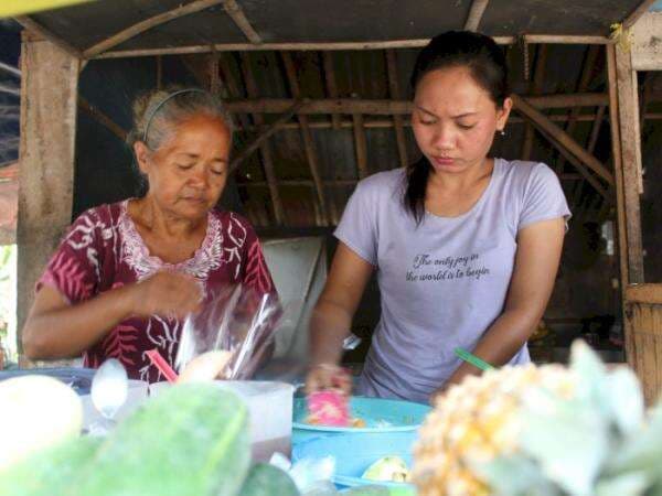 Legendaris di Sukoharjo! Mbok Senuk Jualan Rujak Cuma Rp3 Ribu, Sehari Laku Ratusan Ribu Legendaris di Sukoharjo! Mbok Senuk Jualan Rujak Cuma Rp3 Ribu, Sehari Laku Ratusan Ribu