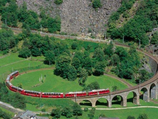 Menengok Kereta Api Terpanjang di Dunia yang Punya 100 Gerbong dan Butuh 7 Masinis Menengok Kereta Api Terpanjang di Dunia yang Punya 100 Gerbong dan Butuh 7 Masinis