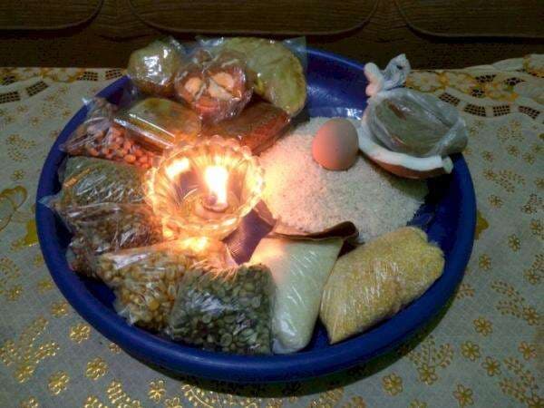 Perempuan Hamil di Madura Lakukan Tradisi Unik saat Muncul Gerhana Bulan, Apa Itu? Perempuan Hamil di Madura Lakukan Tradisi Unik saat Muncul Gerhana Bulan, Apa Itu?